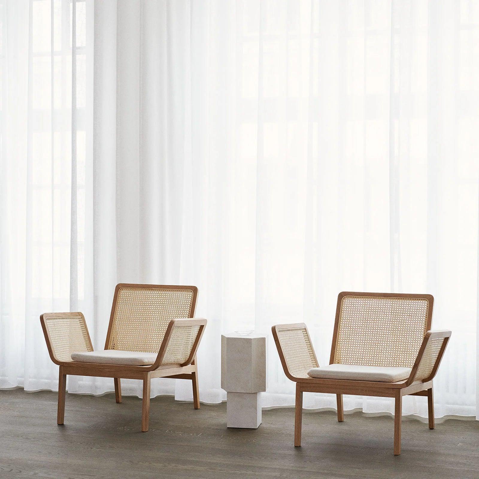 Fotel LE ROI dębowy z rattanem NORR11 Eye on Design