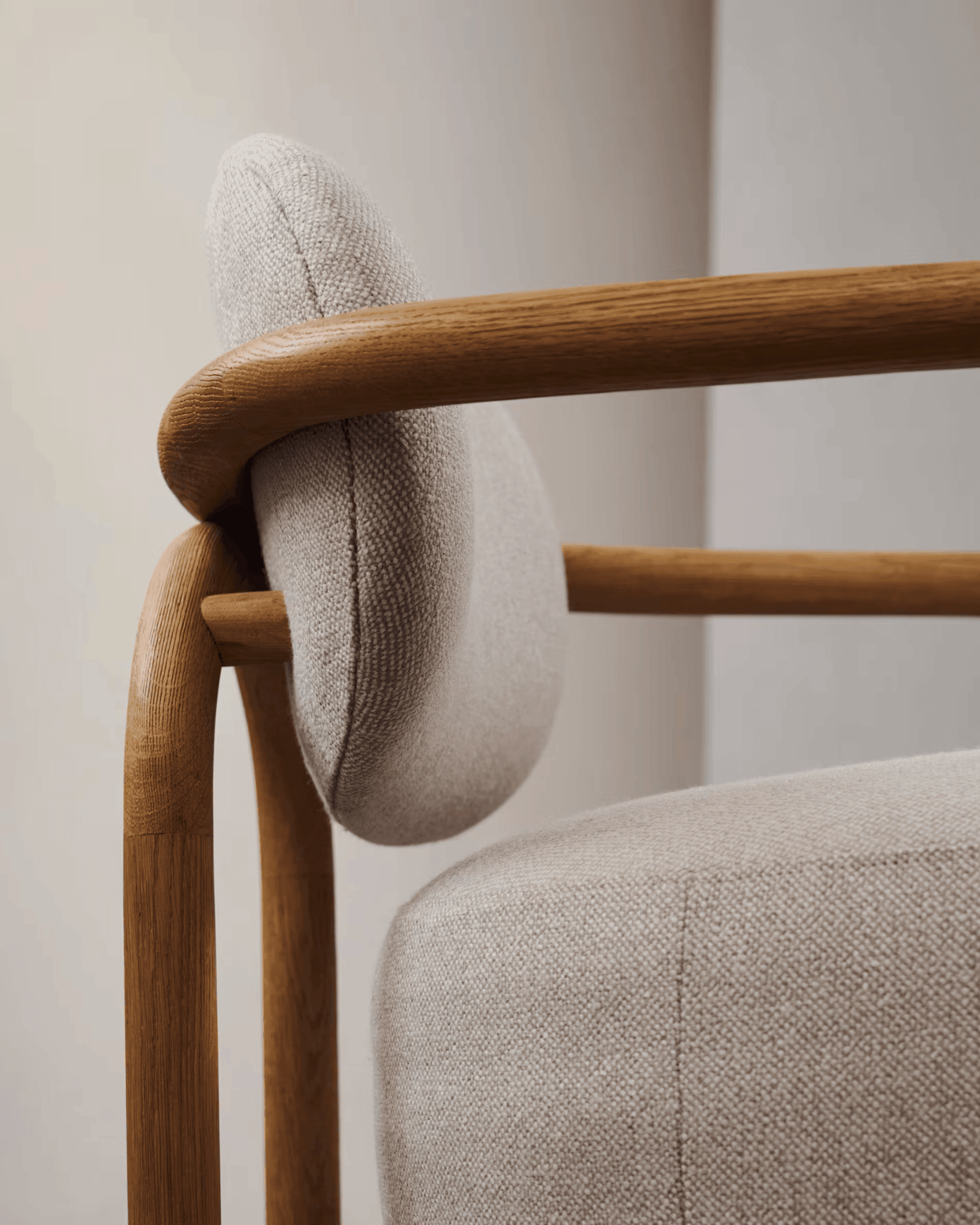 Fotel MELQUI beżowy La Forma Eye on Design