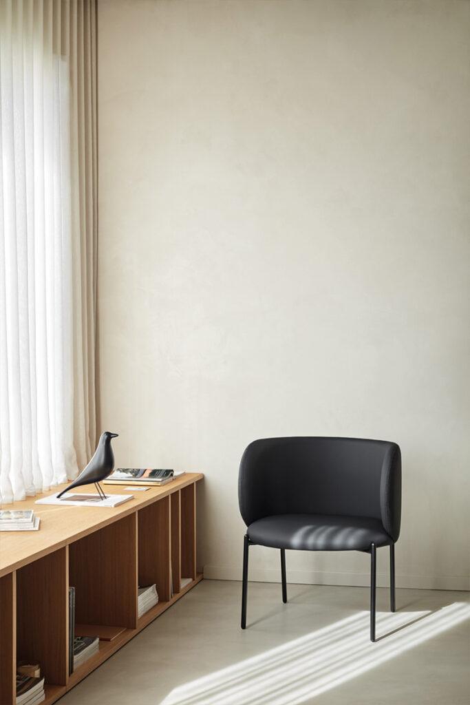 Fotel MOGI czarna ekoskóra Teulat Eye on Design