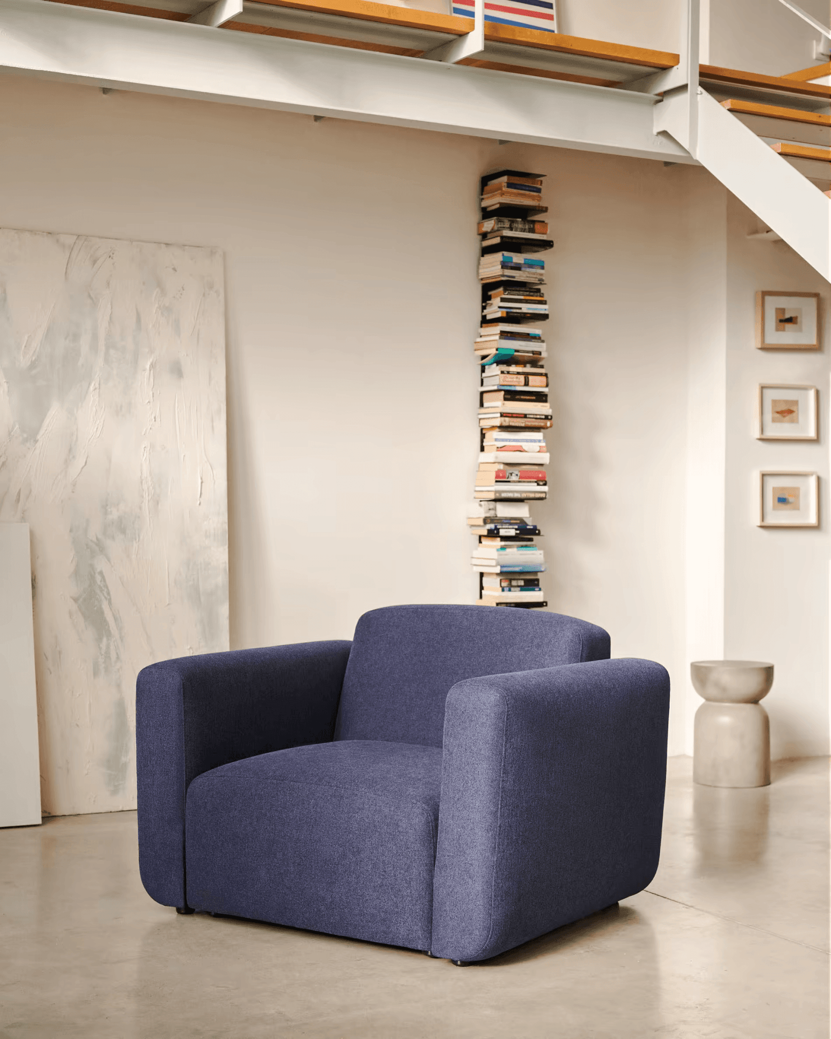 Fotel NEOM niebieski La Forma Eye on Design