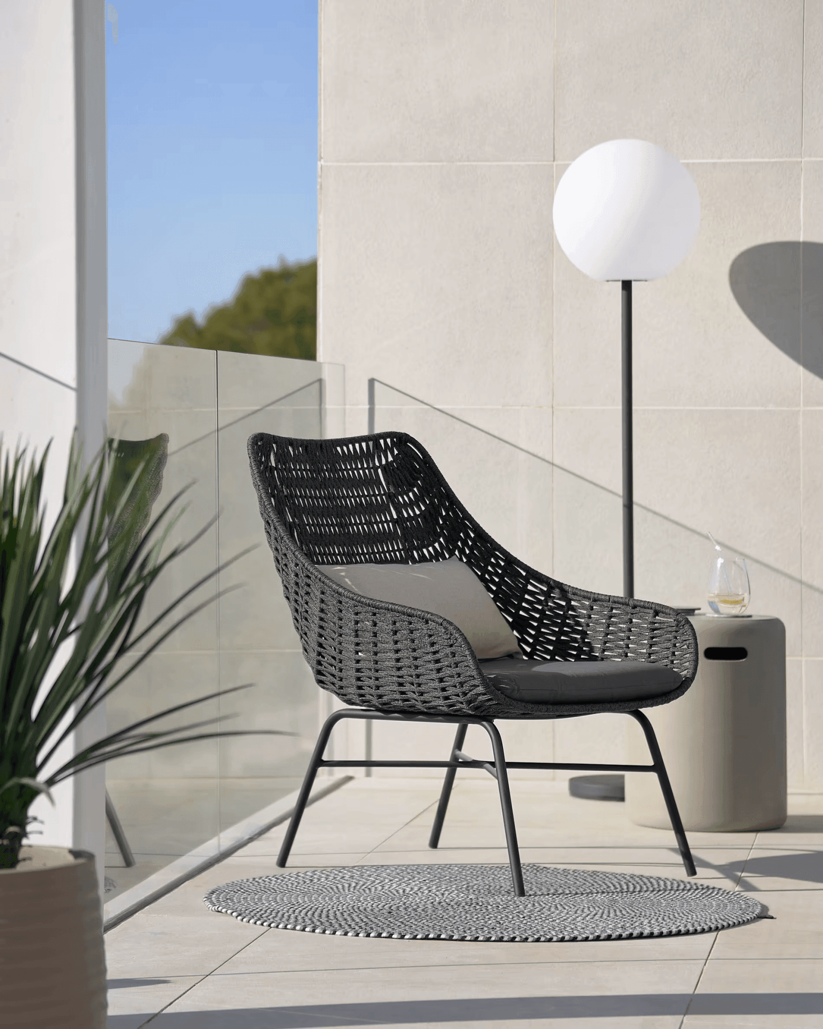 Fotel ogrodowy ABELI czarny La Forma Eye on Design