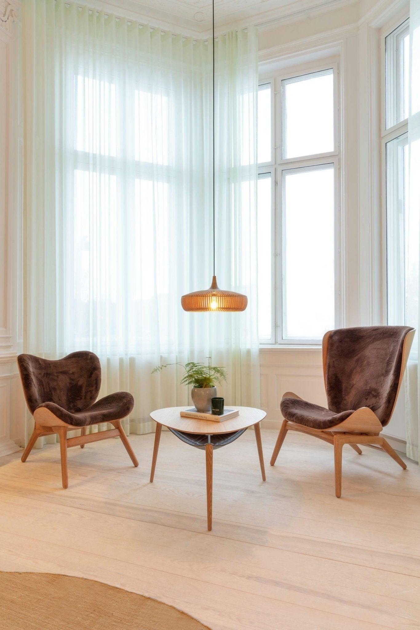 Fotel READER brązowy plusz z dębową podstawą UMAGE Eye on Design