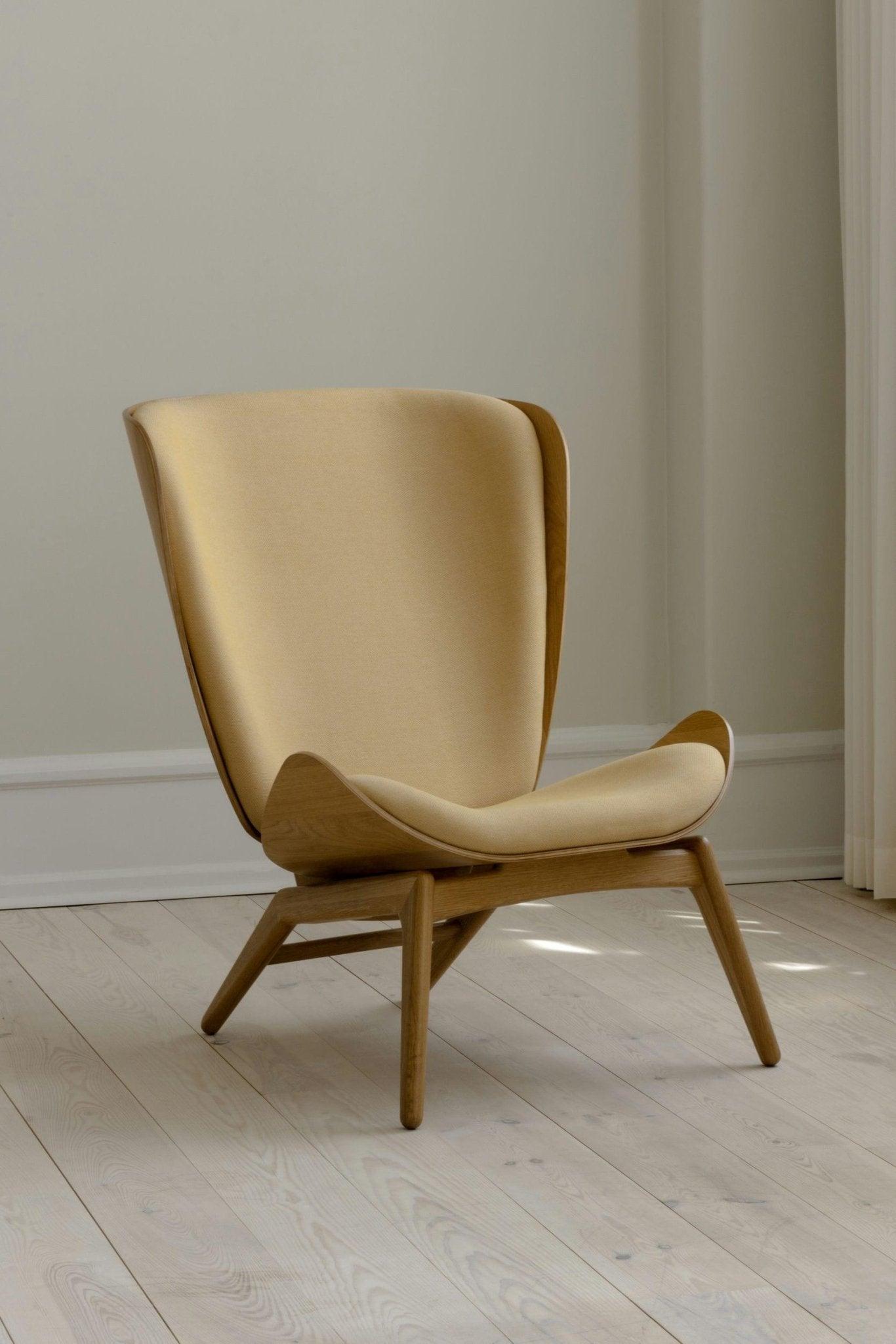 Fotel READER żółty z ciemno dębową podstawą UMAGE Eye on Design