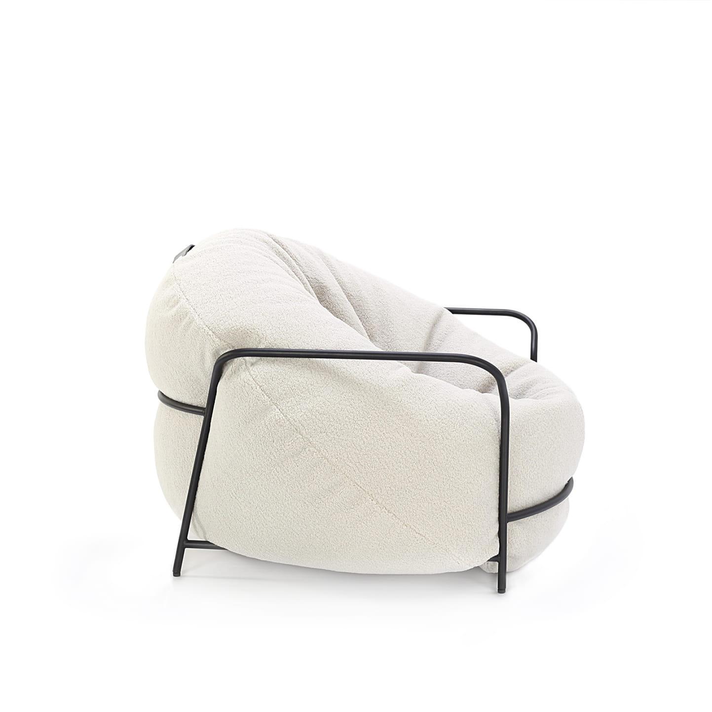 Fotel UNI jasnobeżowy boucle Nobonobo Eye on Design