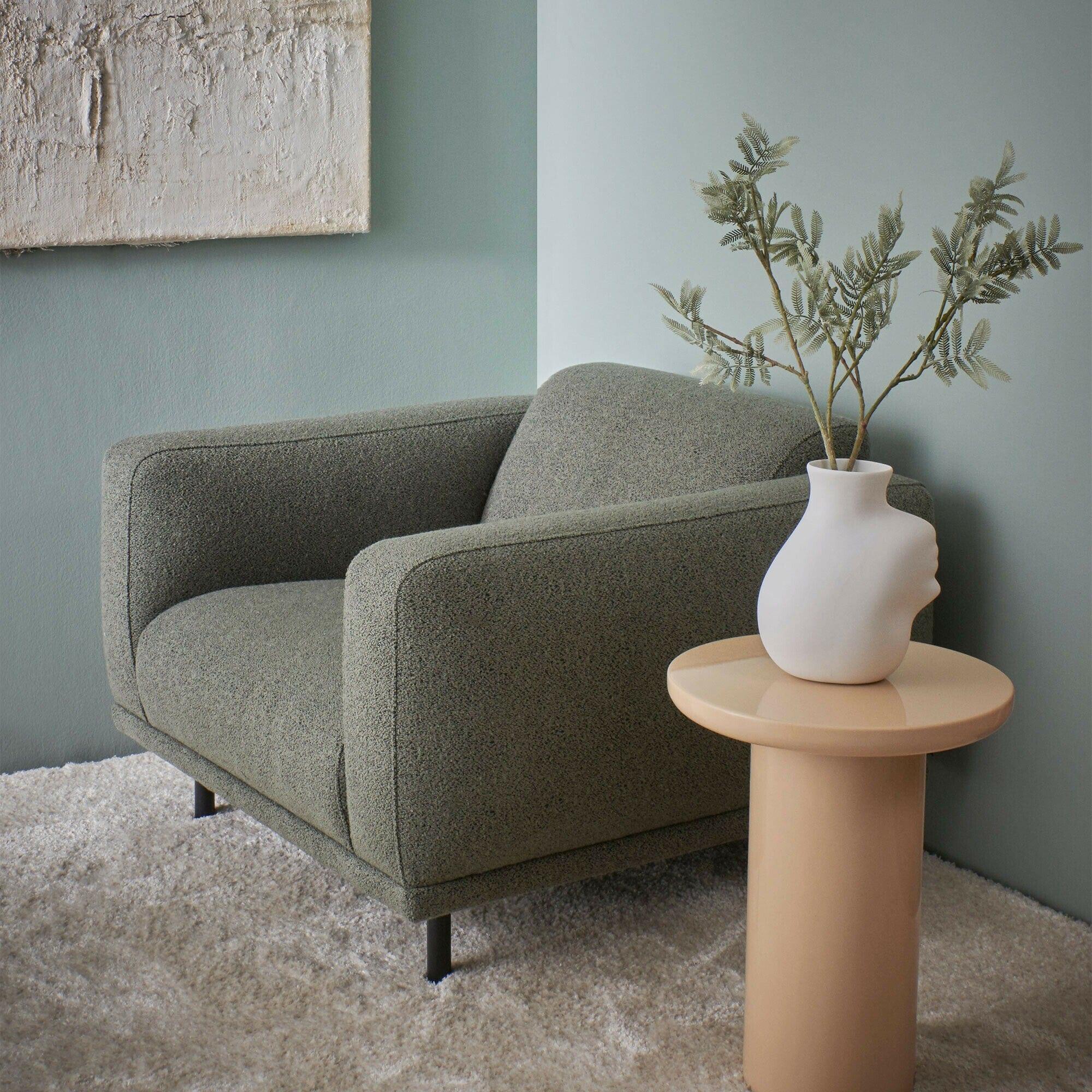 Fotel w tkaninie boucle TEDDY oliwkowy Pols Potten Eye on Design