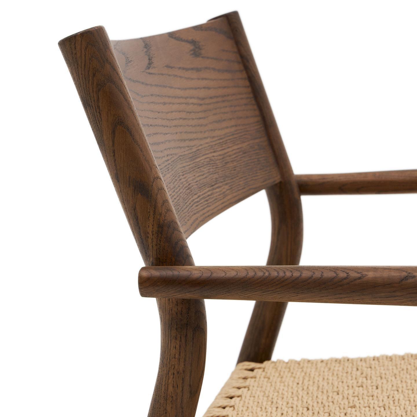 Fotel YALIA orzechowe drewno dębowe La Forma Eye on Design