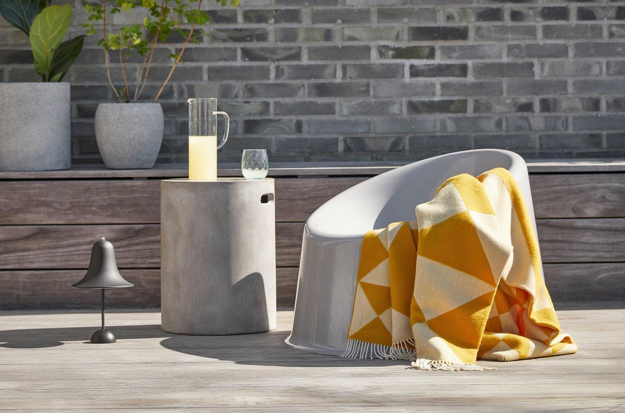 Fotel zewnętrzny PANTO POP szary Verpan Eye on Design