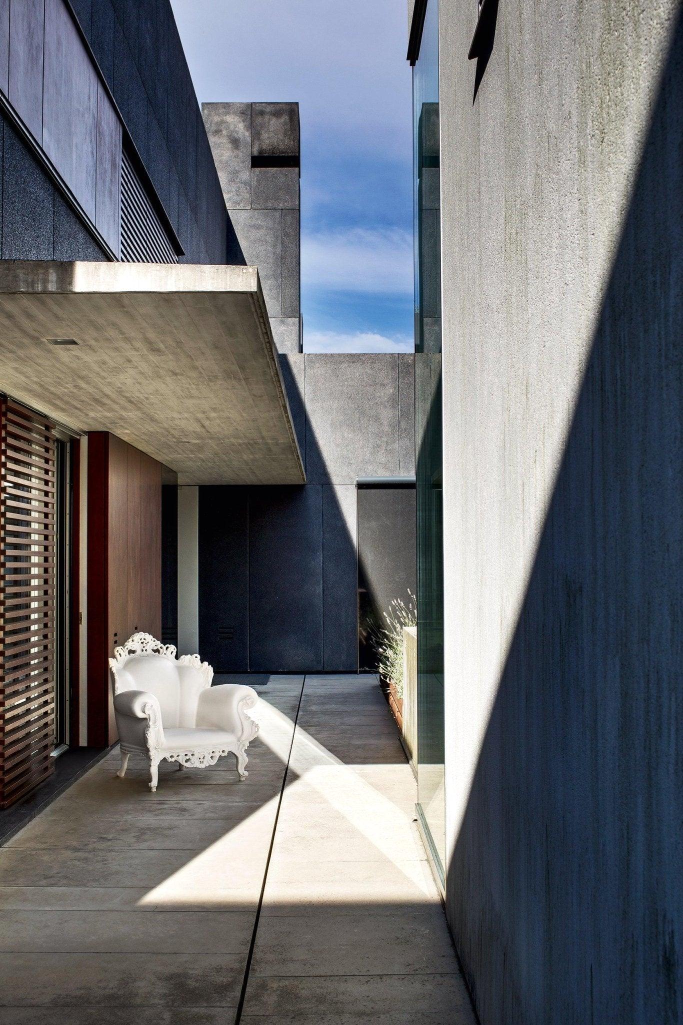 Fotel zewnętrzny PROUST biały Magis Eye on Design