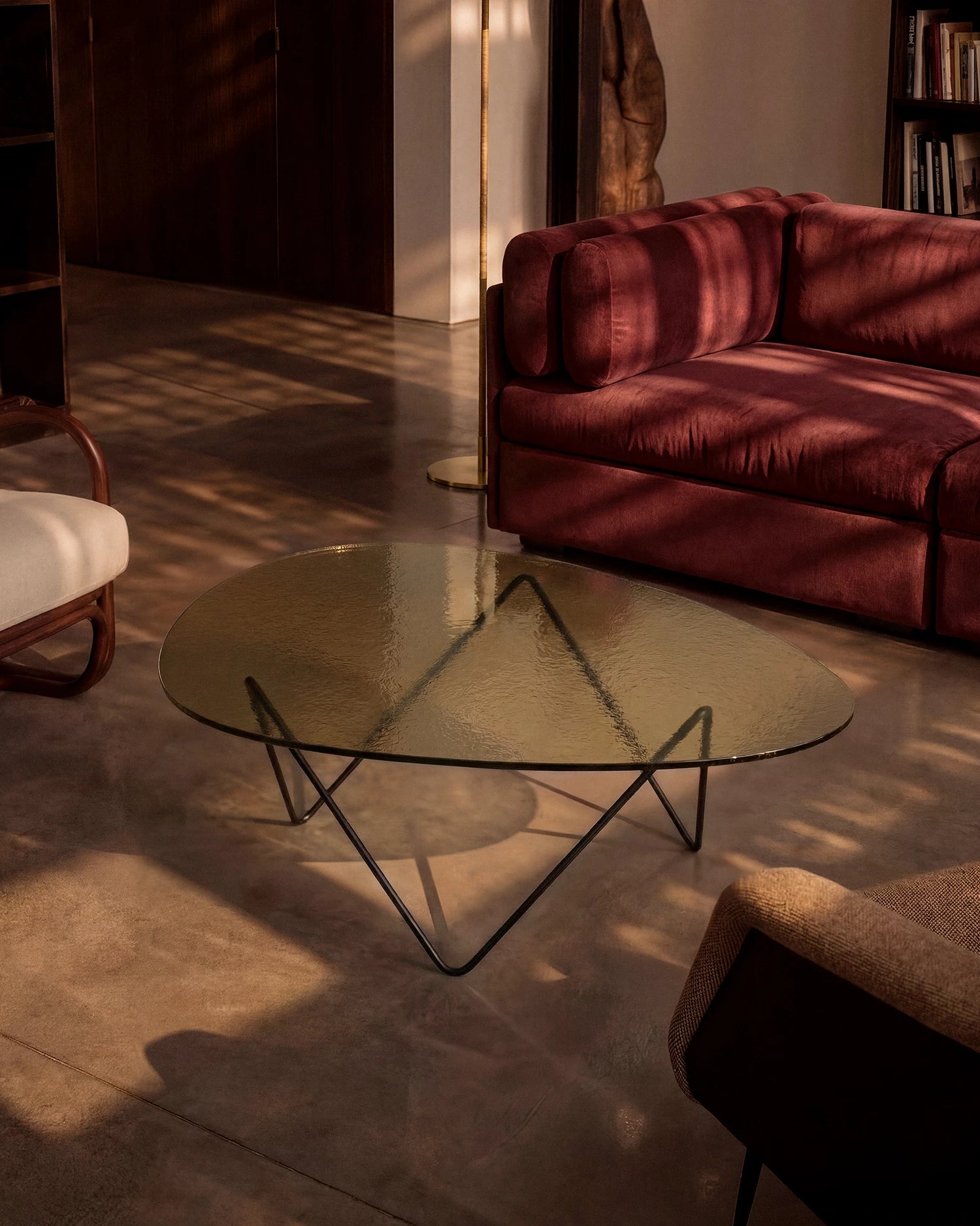 PEDRERA Coffee Table with Transparent Glass and Black Base