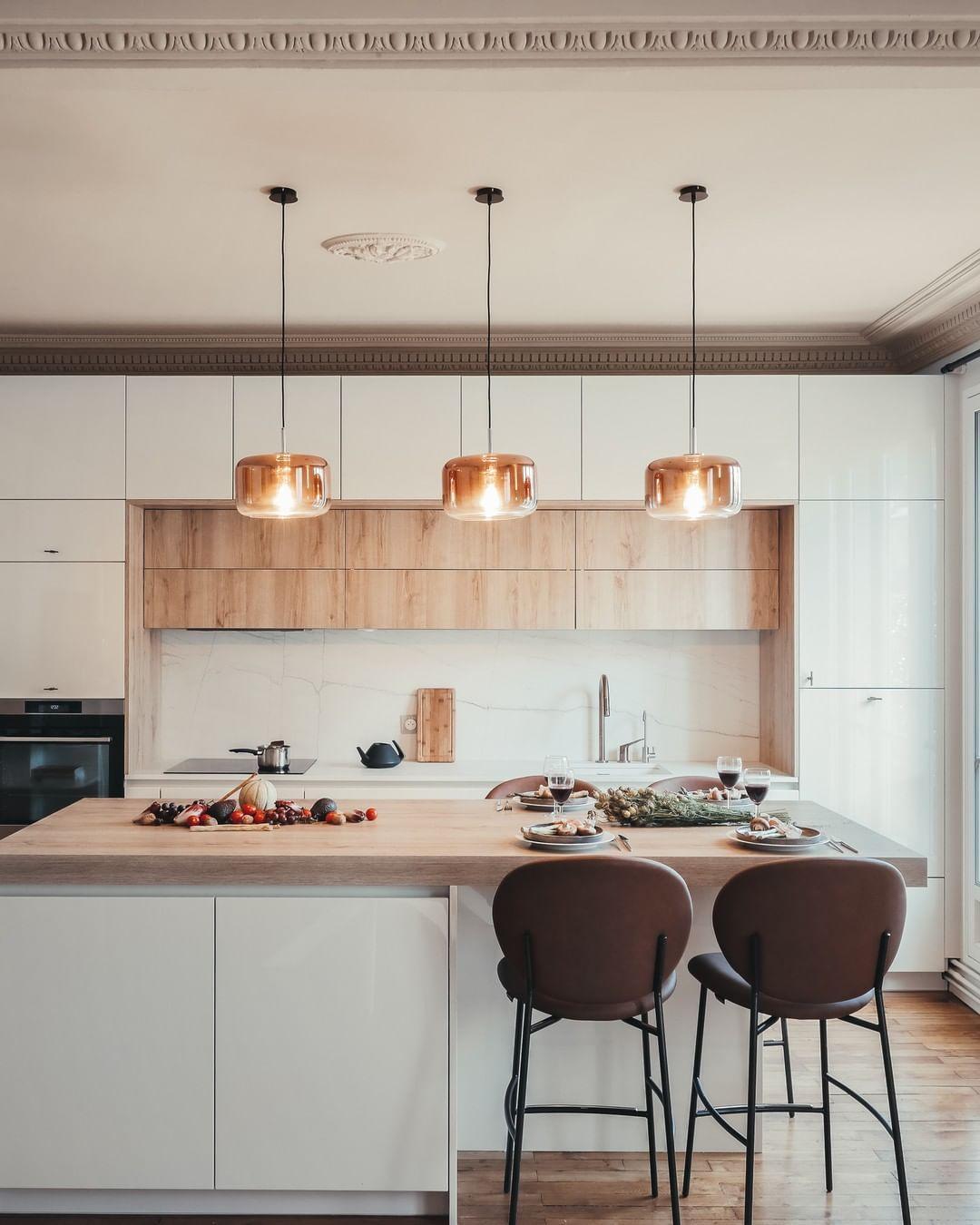 Hoker aksamitny INÈS jasnoróżowy z motywem roślinnym Calligaris Eye on Design