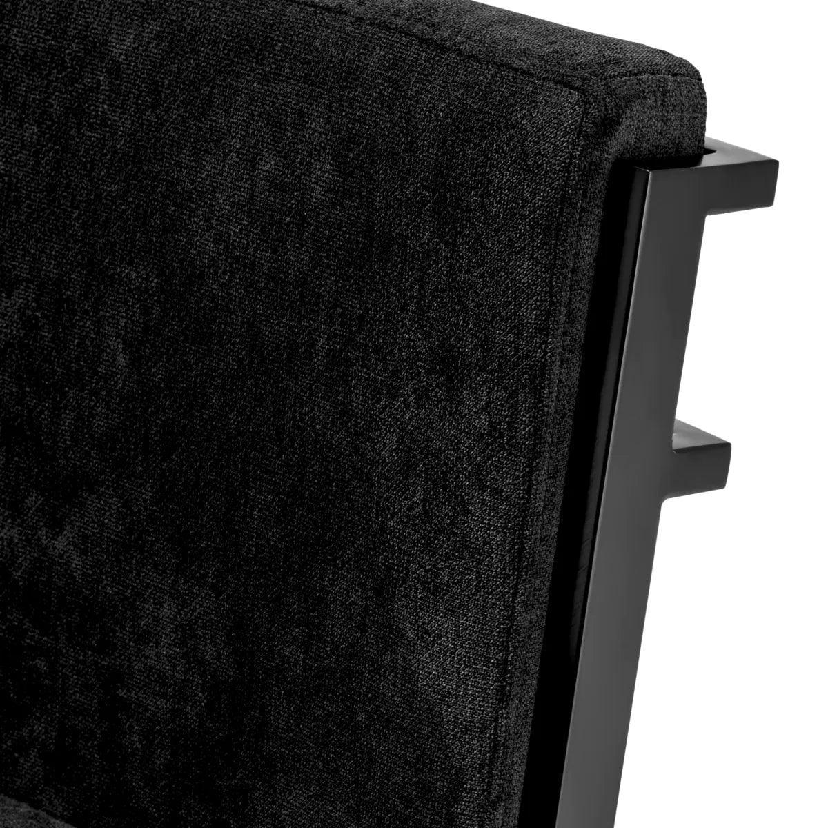 Hoker aksamitny SCOTT czarny z czarną podstawą Eichholtz Eye on Design