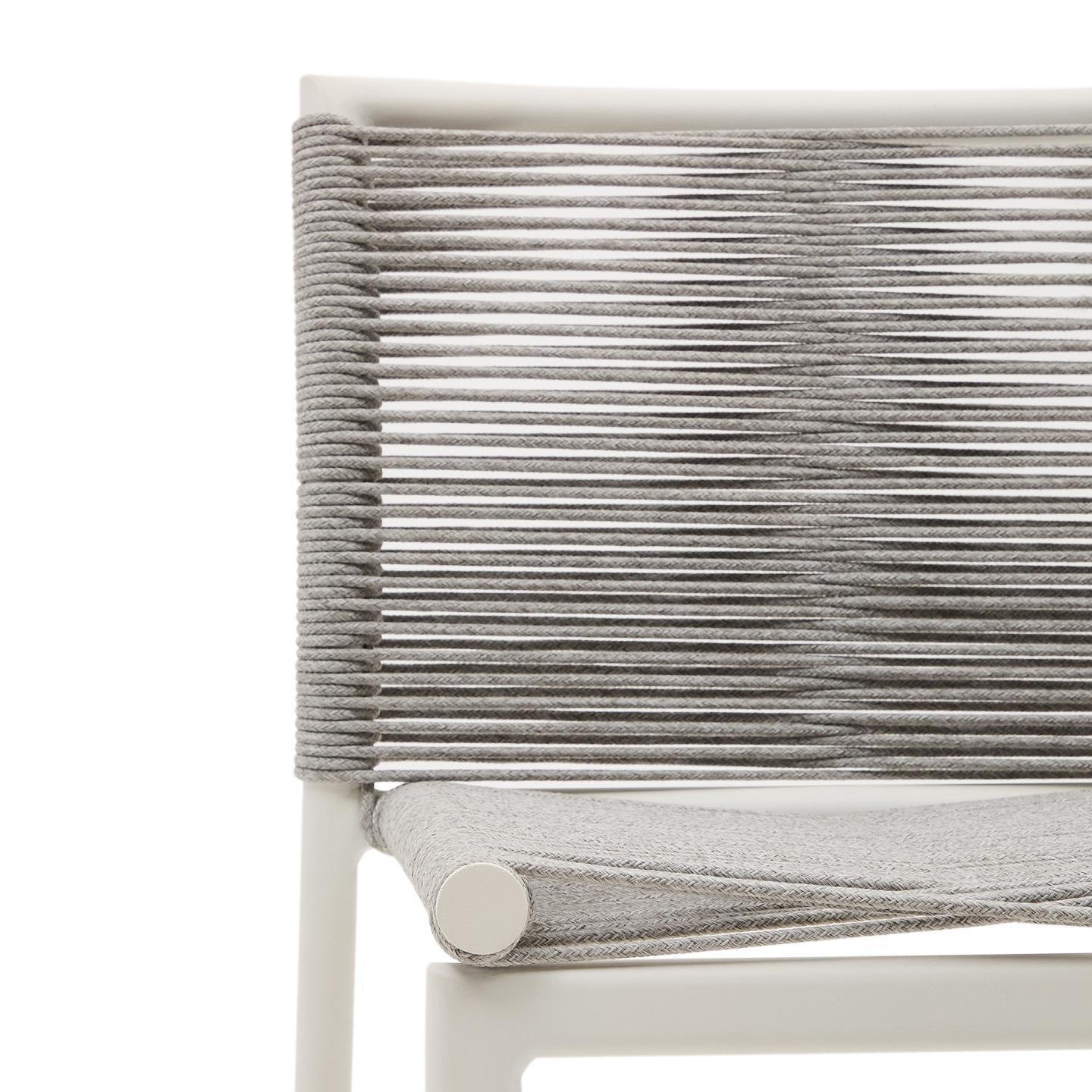 Hoker ogrodowy CULIP biały La Forma Eye on Design