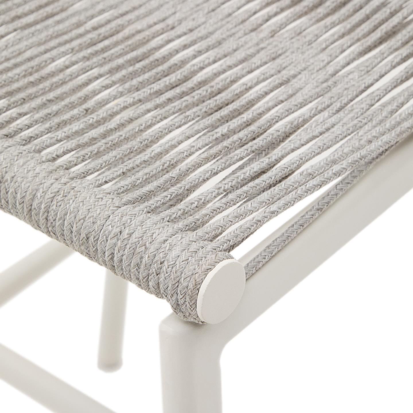 Hoker ogrodowy CULIP biały La Forma Eye on Design