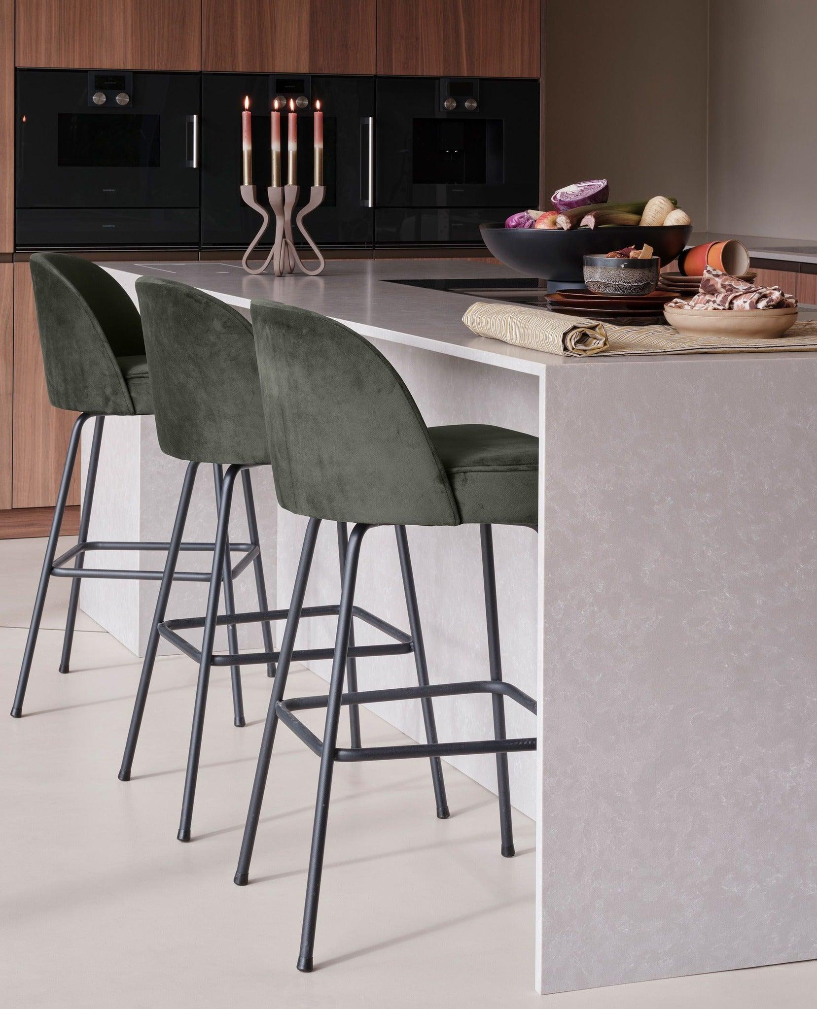 Hocker VOGUE 3D zandkleurig chenille met zwarte basis