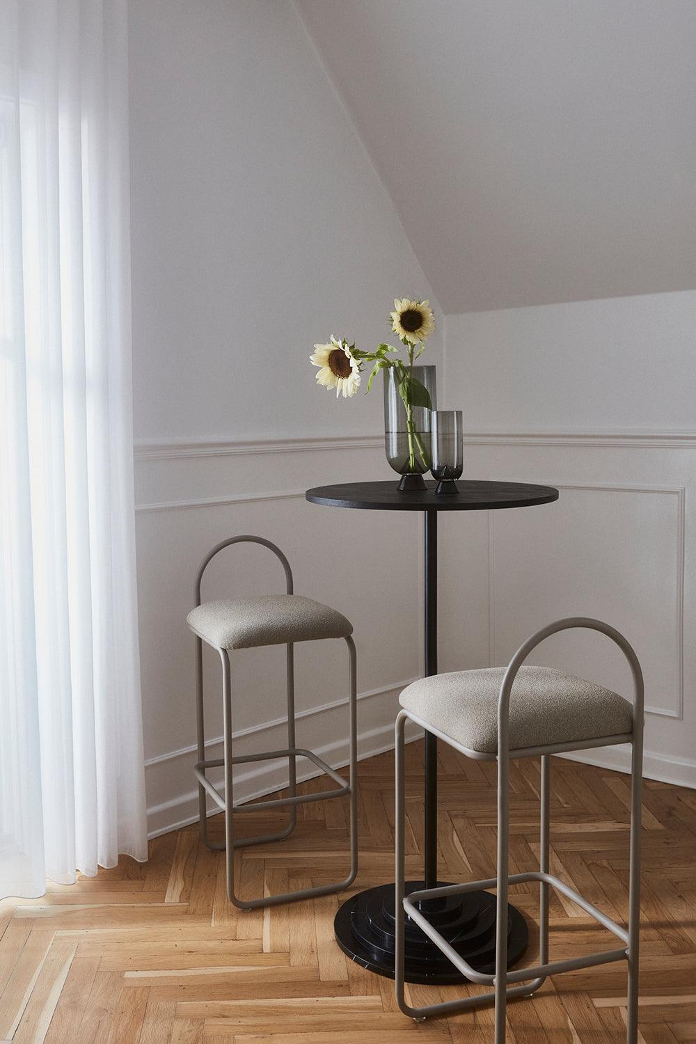 Hoker z tkaniną boucle ANGUI taupe AYTM Eye on Design