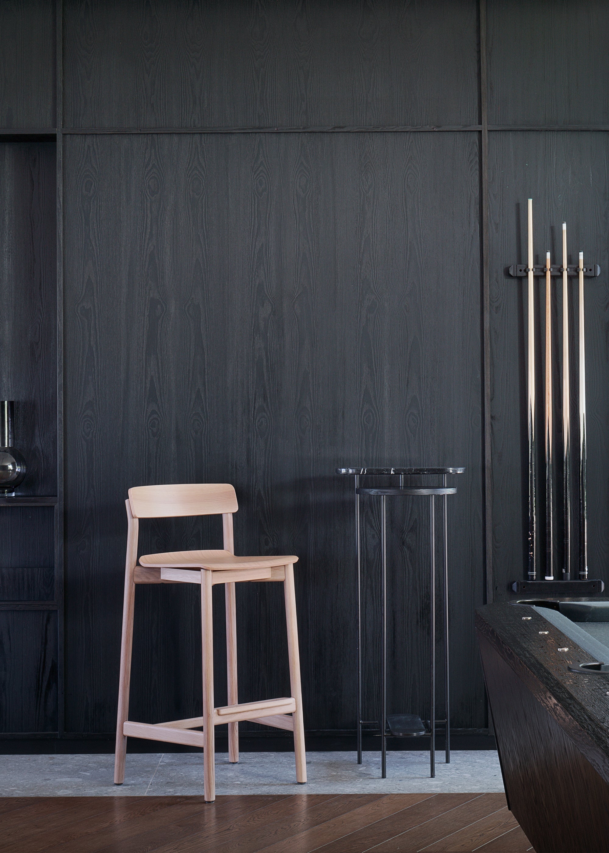 Hocker ARCHE aus Eichenholz