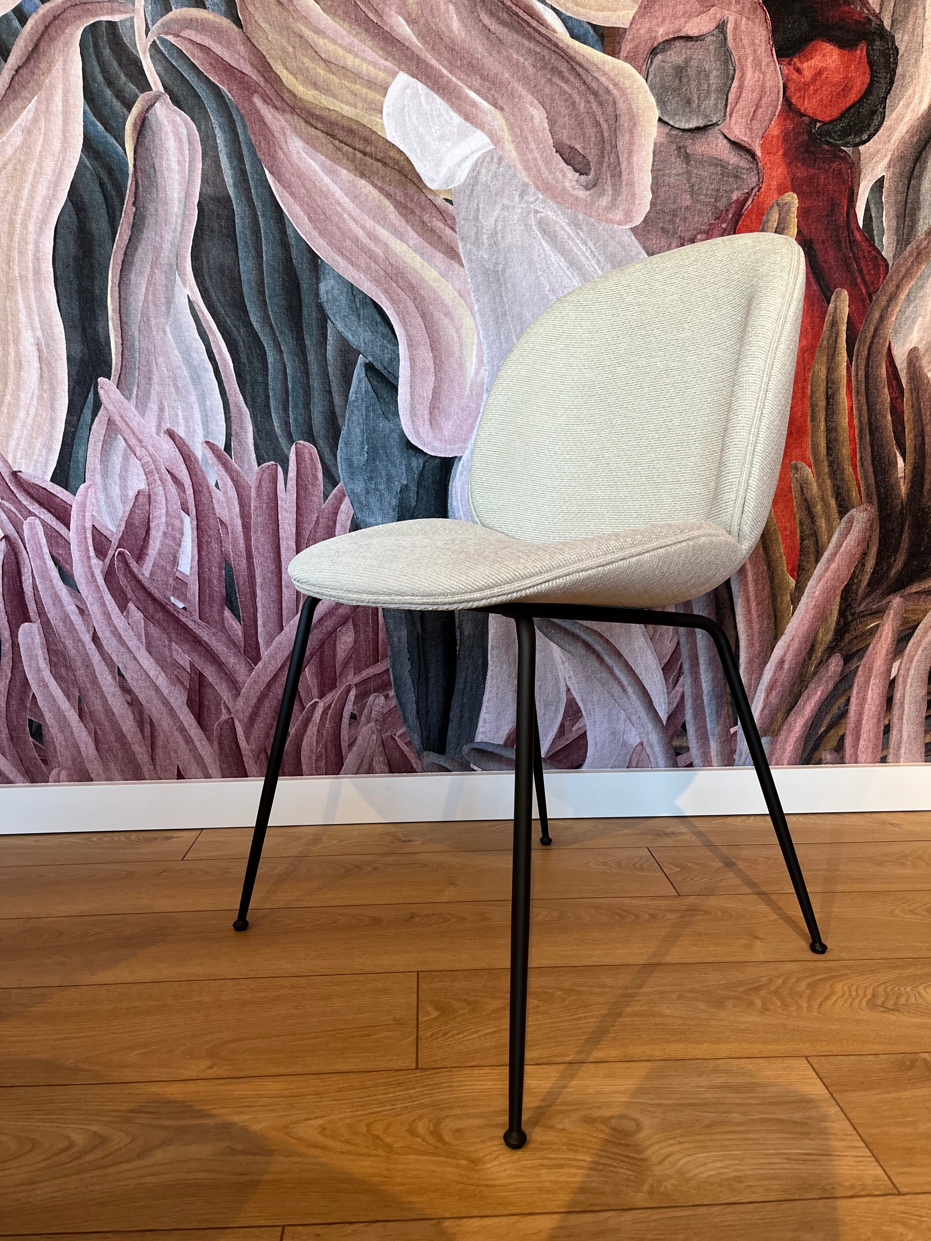 BEETLE Chair beige with black metal base