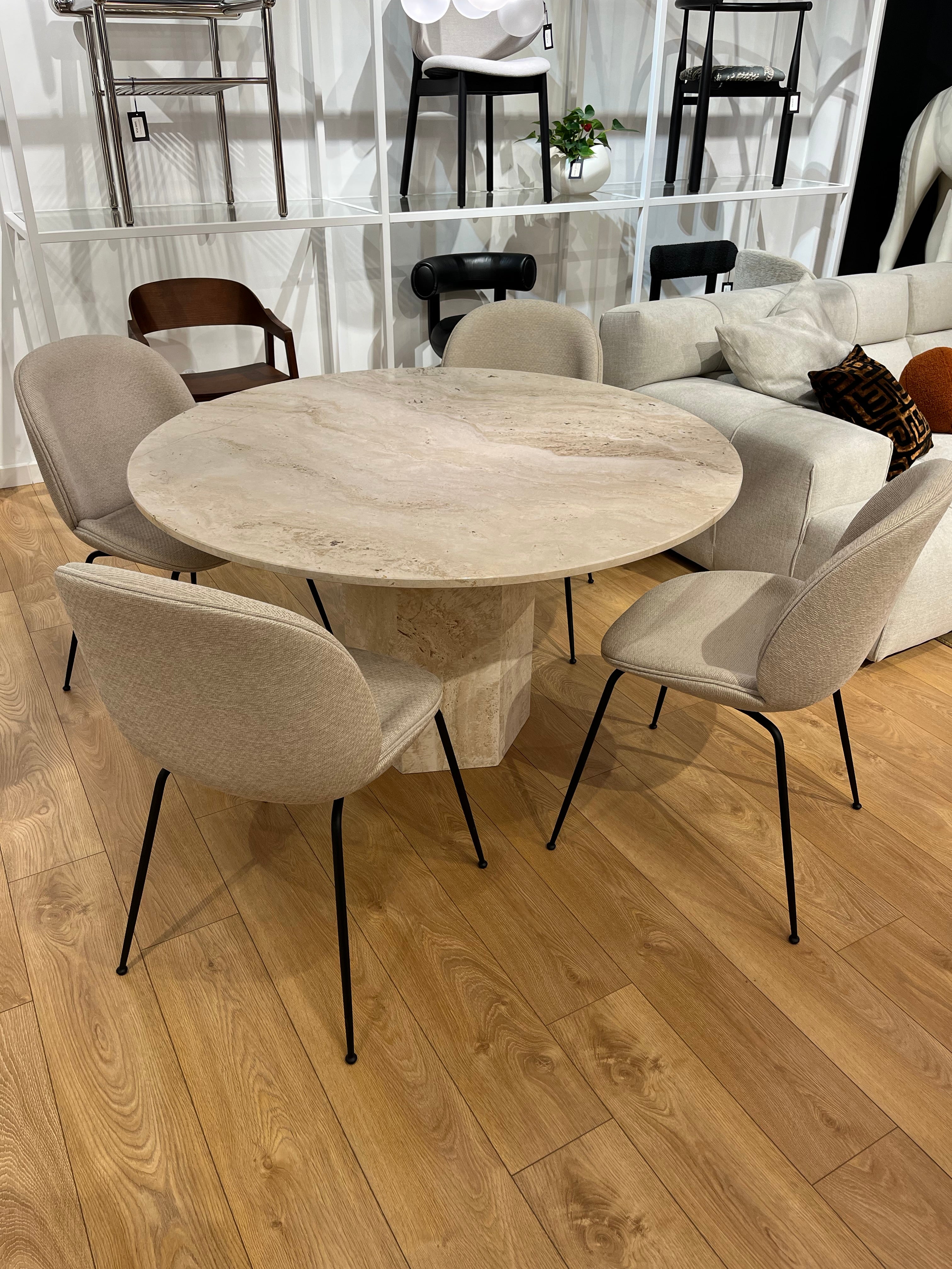 BEETLE Chair beige with black metal base