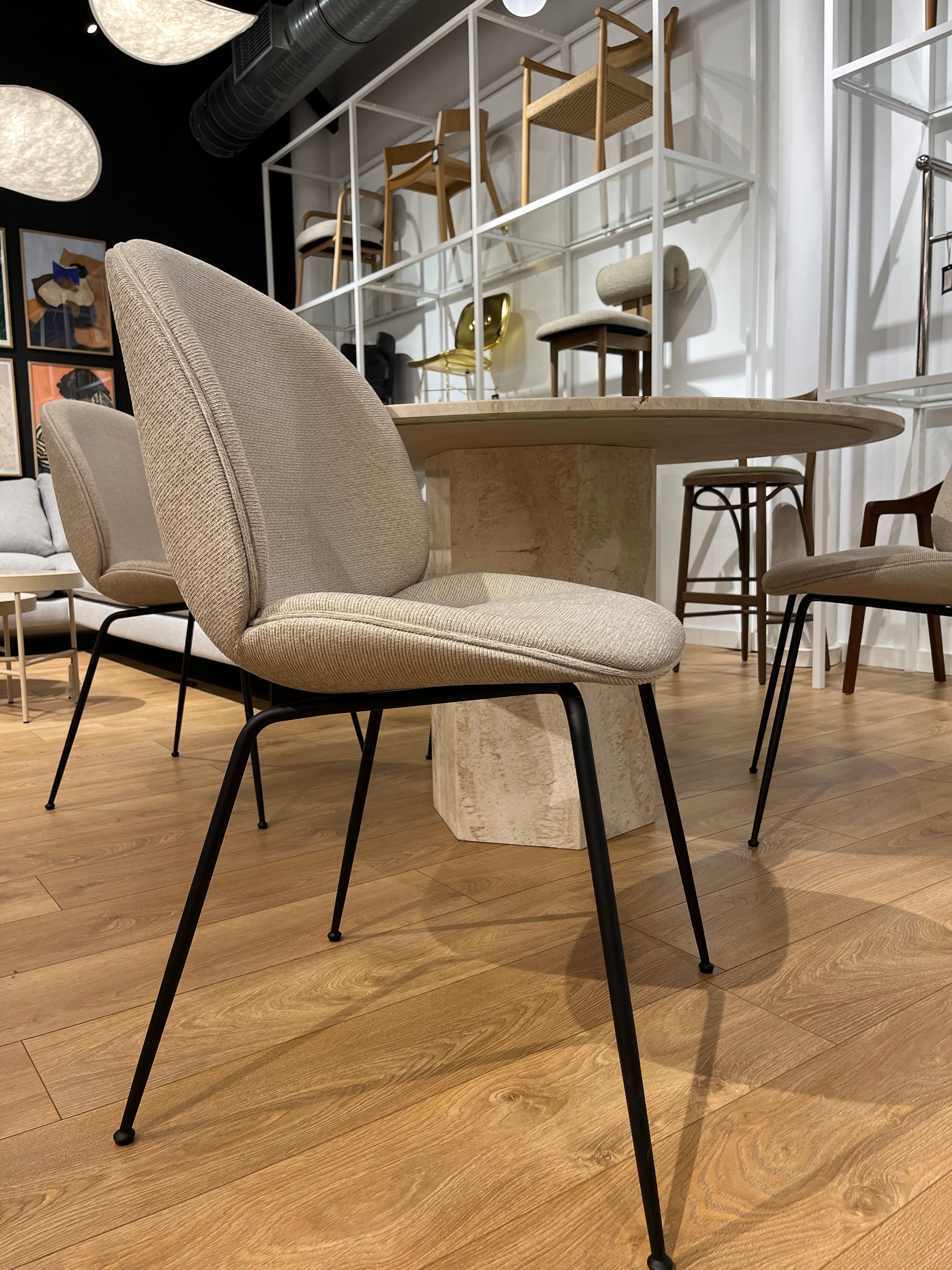 BEETLE Chair beige with black metal base