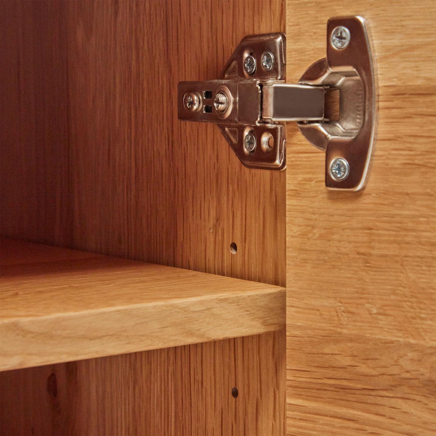 Komoda 4-drzwiowa ALGUEMA fornir dębowy La Forma Eye on Design