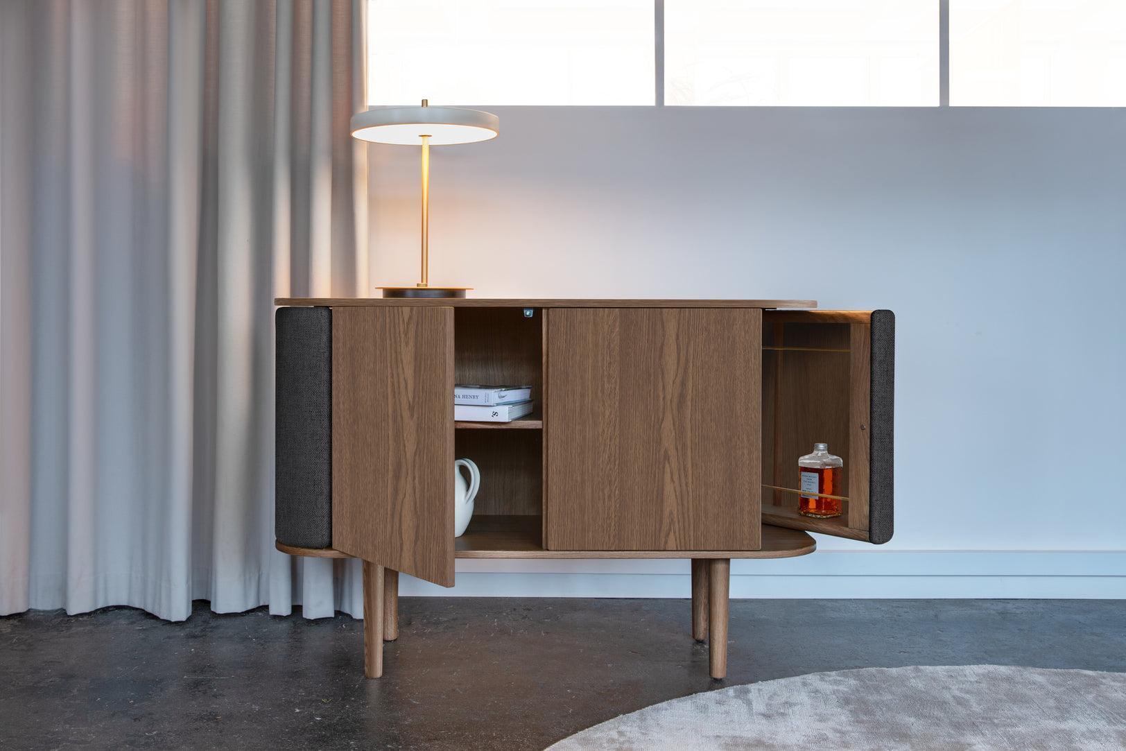 Komoda TREASURES karmelowy z ciemnym dębem UMAGE Eye on Design