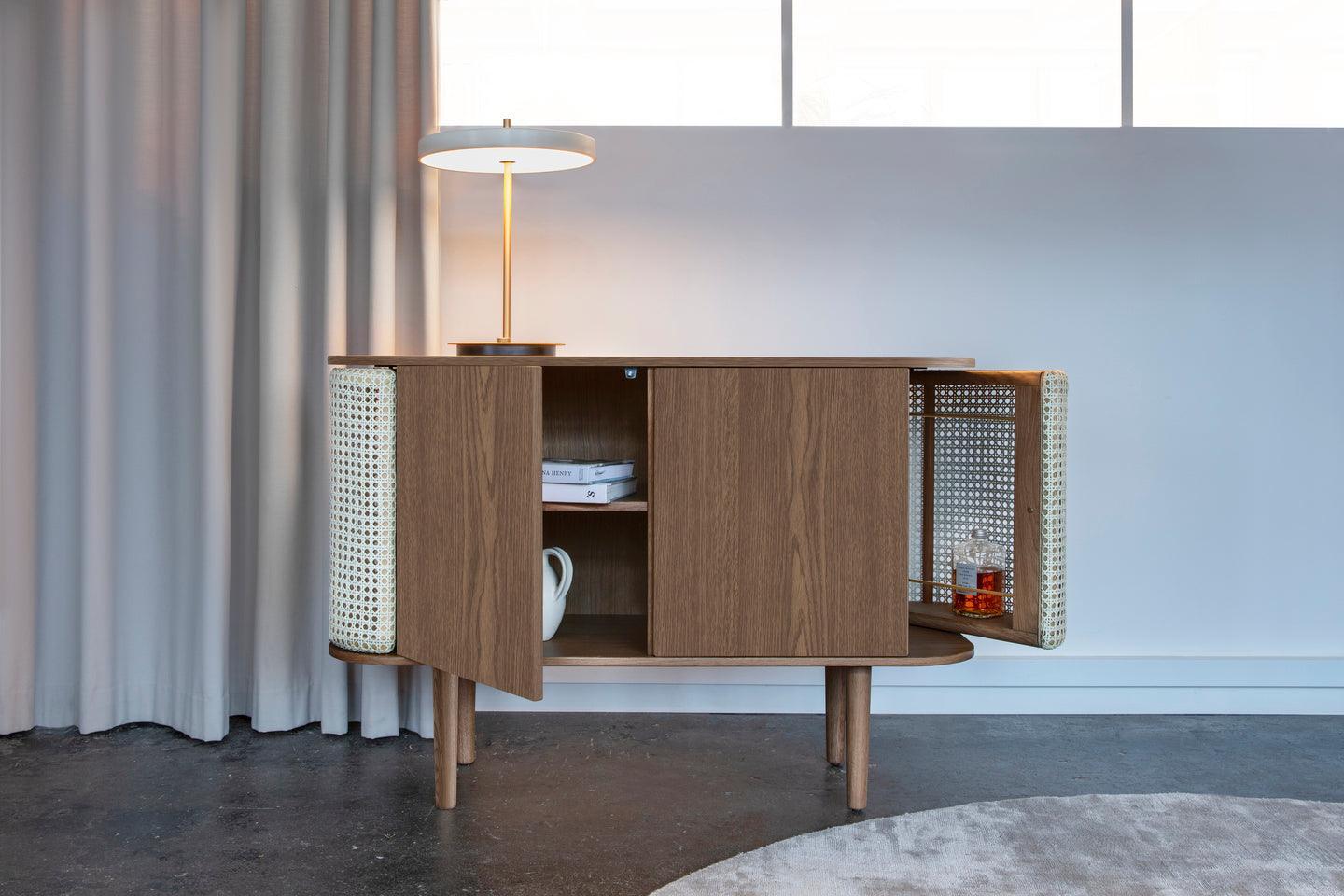 Komoda TREASURES rattan z ciemnym dębem UMAGE Eye on Design