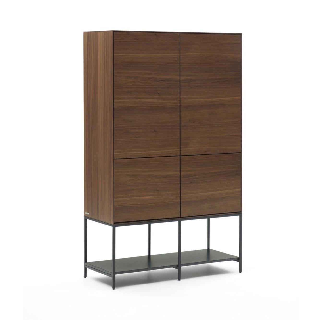 Komoda wysoka 4-drzwiowa VEDRANA fornir orzechowy La Forma Eye on Design