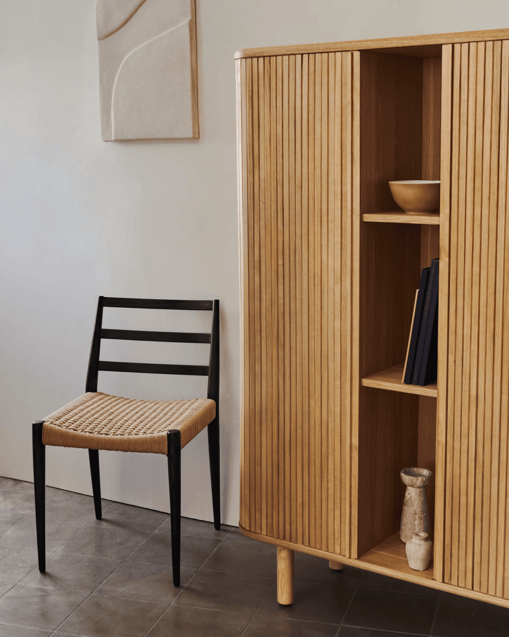 Komoda wysoka MAILEN okleina jesionowa La Forma Eye on Design