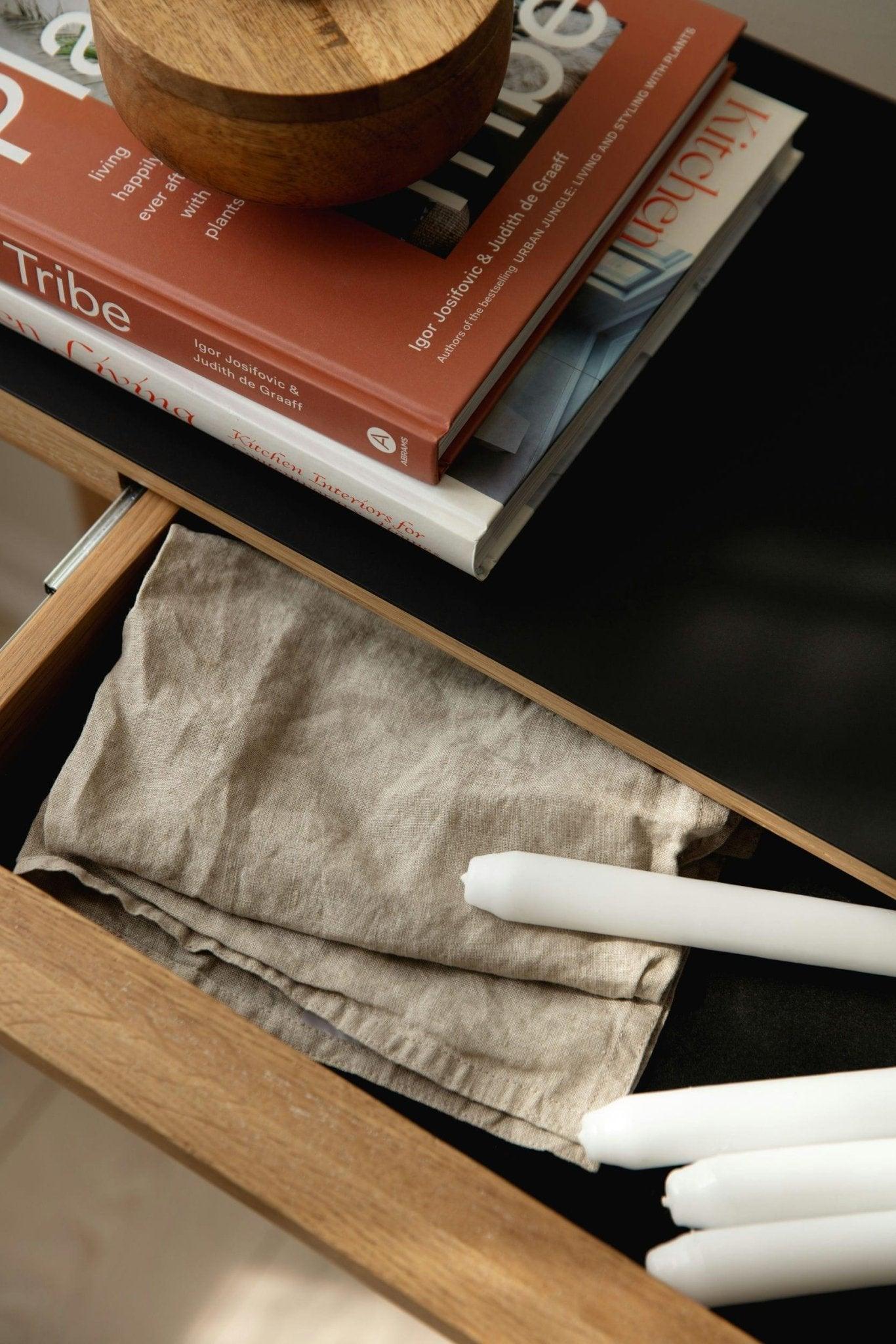 Konsola HEART'N'SOUL dębowy z czarnym blatem UMAGE Eye on Design