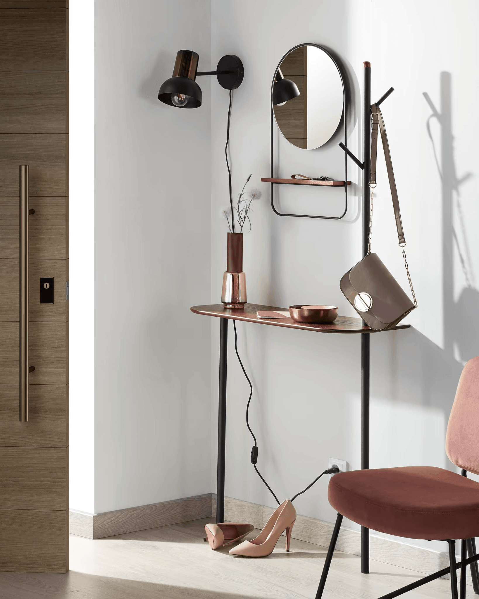 Konsola MARCOLINA fornir dębowy z czarną podstawą La Forma Eye on Design