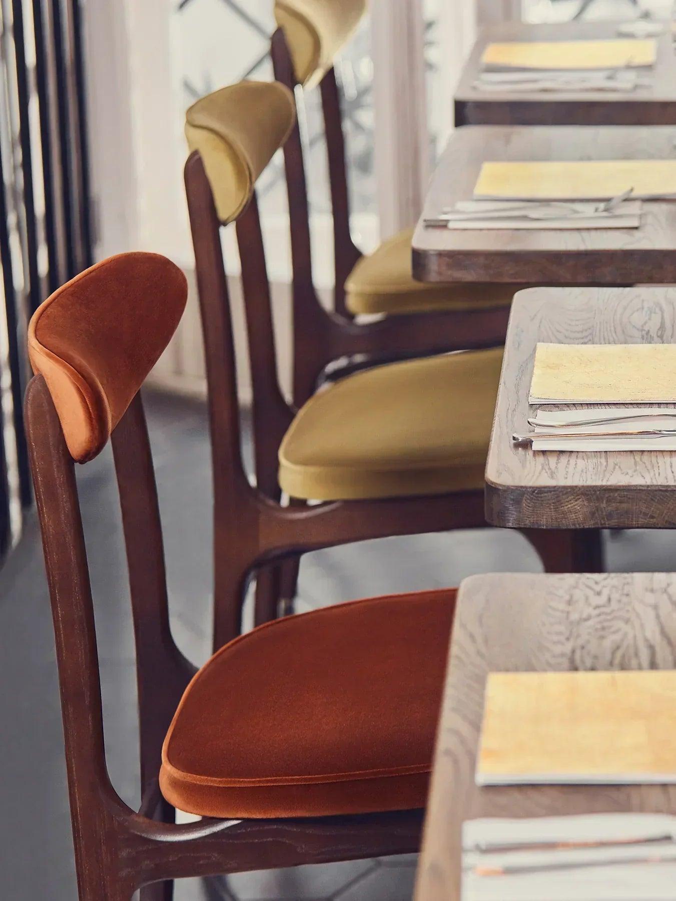 Krzesło 200-190 czerwony w tkaninie Boucle Sierra 366 concept Eye on Design