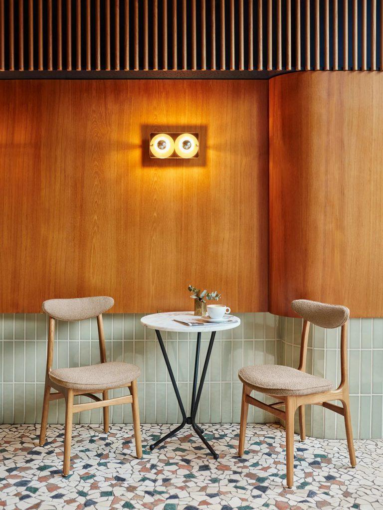 Krzesło 200-190 czerwony w tkaninie Velvet Sierra 366 concept Eye on Design