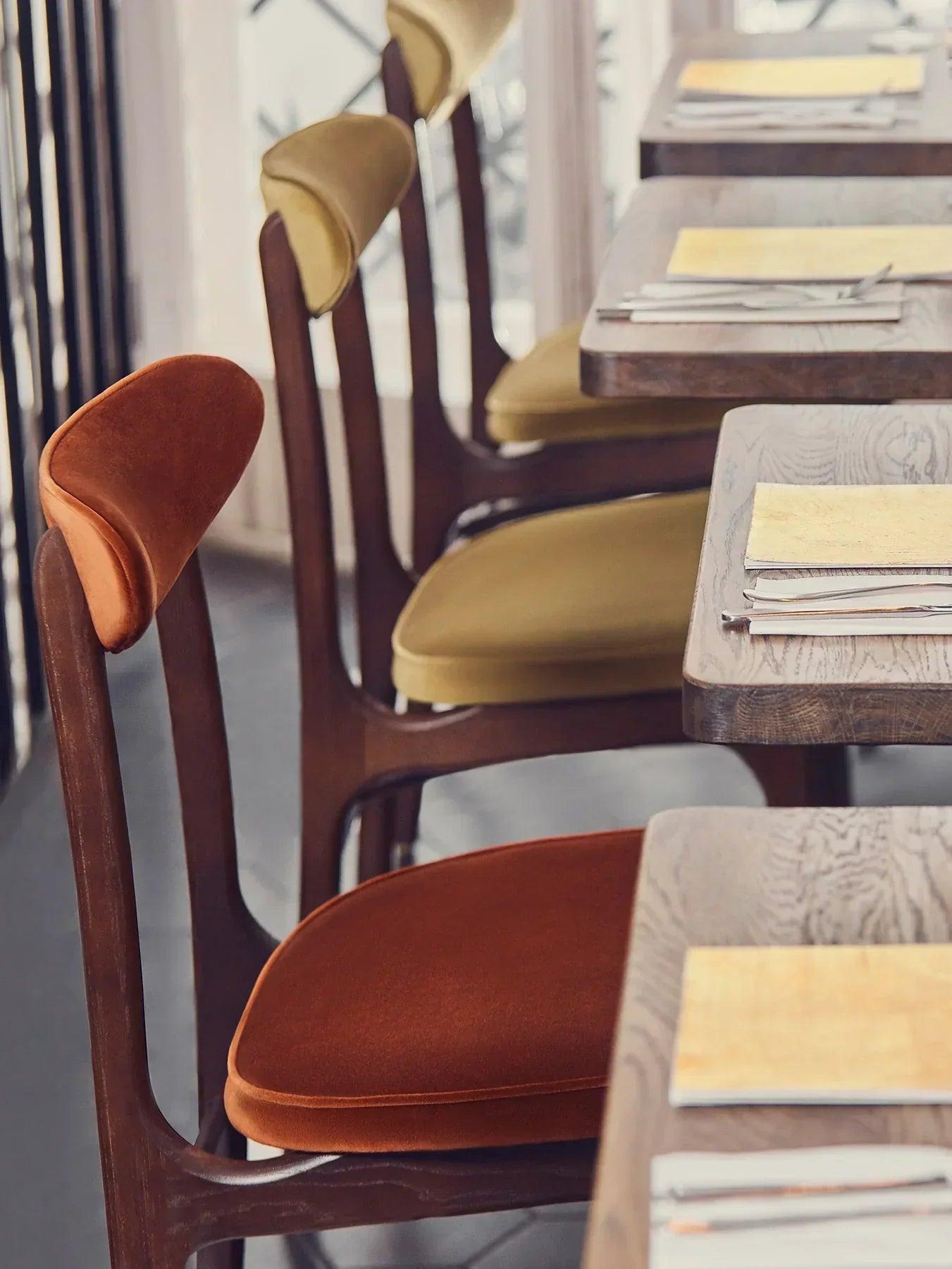 Krzesło 200-190 czerwony w tkaninie Velvet Sierra 366 concept Eye on Design