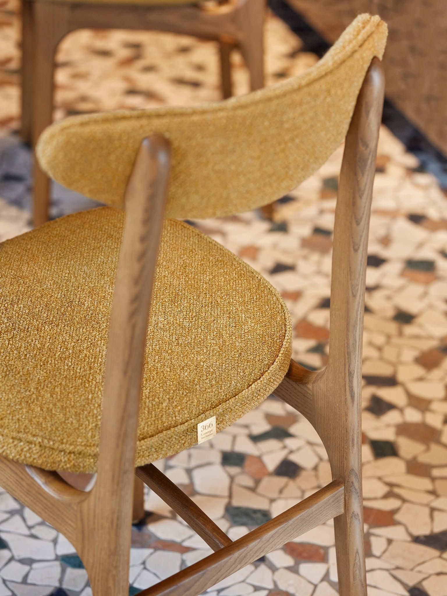 Krzesło 200-190 żółty w tkaninie Wool Mustard 366 concept Eye on Design