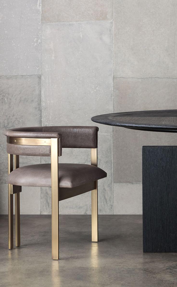 Krzesło aksamitne CLUBHOUSE szary z mosiężną podstawą Eichholtz Eye on Design