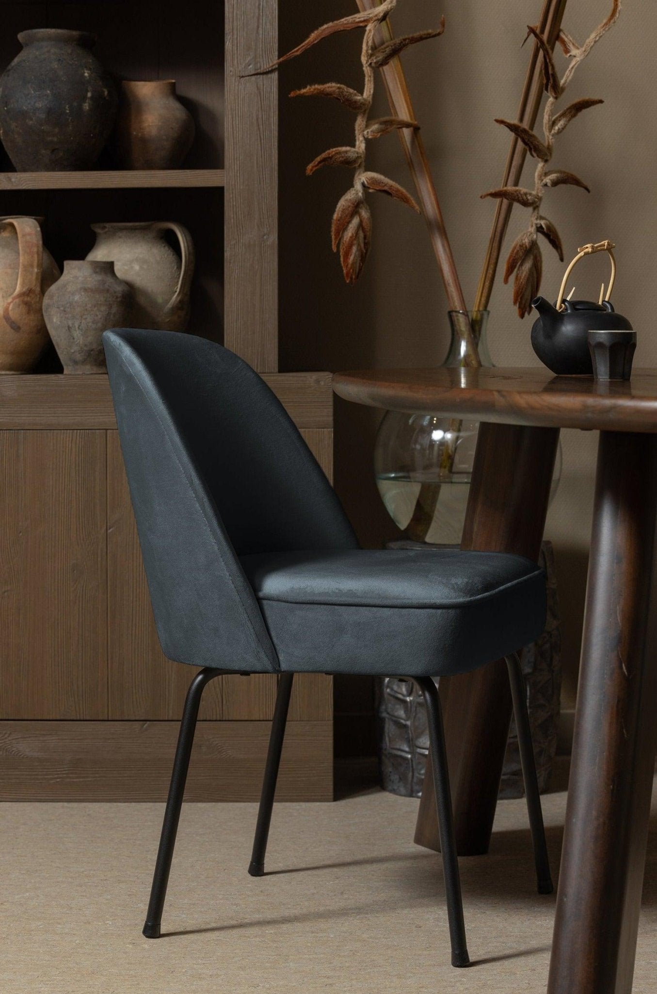 Krzesło aksamitne VOGUE ciemnoniebieski Be Pure Eye on Design