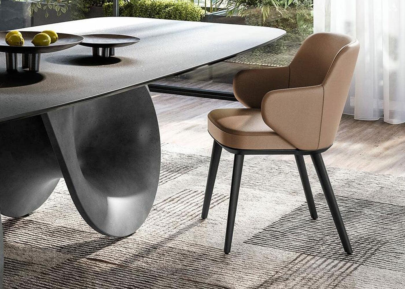 Krzesło aksamitne z podłokietnikami FOYER kremowy z metalową podstawą Calligaris Eye on Design