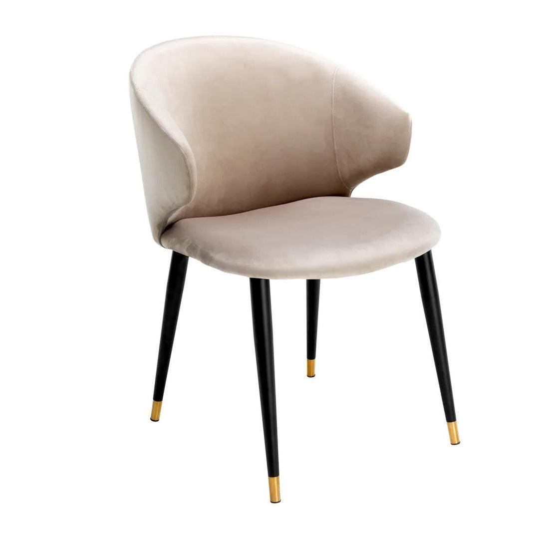 Krzesło aksamitne z podłokietnikami VOLANTE beżowy Eichholtz Eye on Design