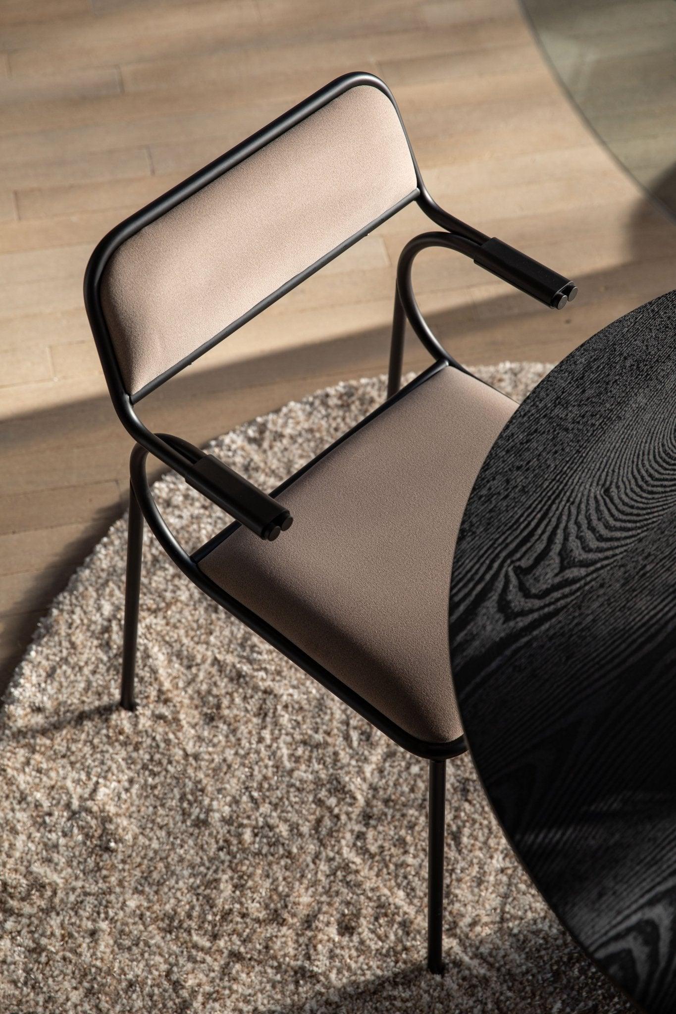 Krzesło ALBA beżowy z czarną podstawą Zuiver Eye on Design