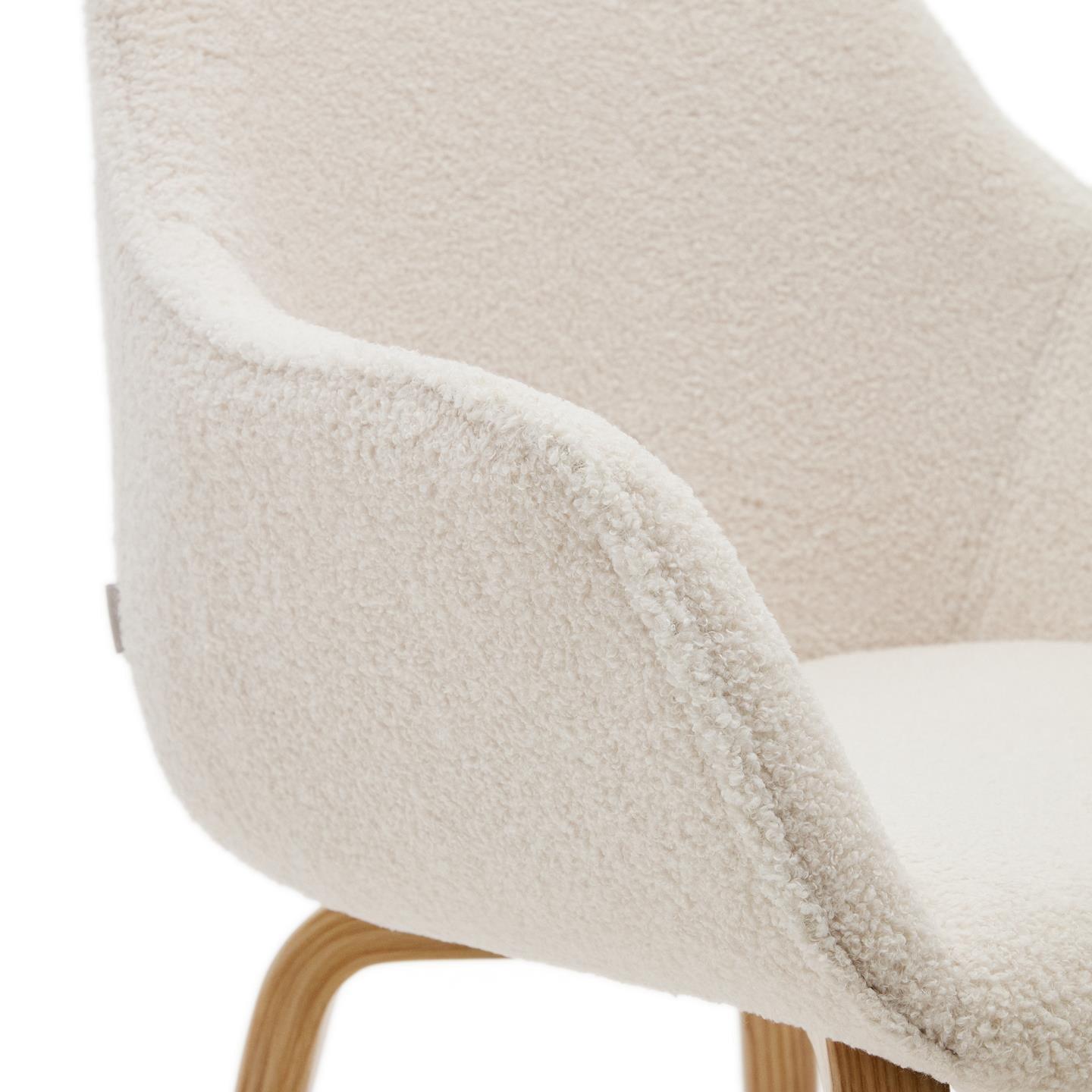 Krzesło ALELI biały boucle z drewnianą podstawą La Forma Eye on Design