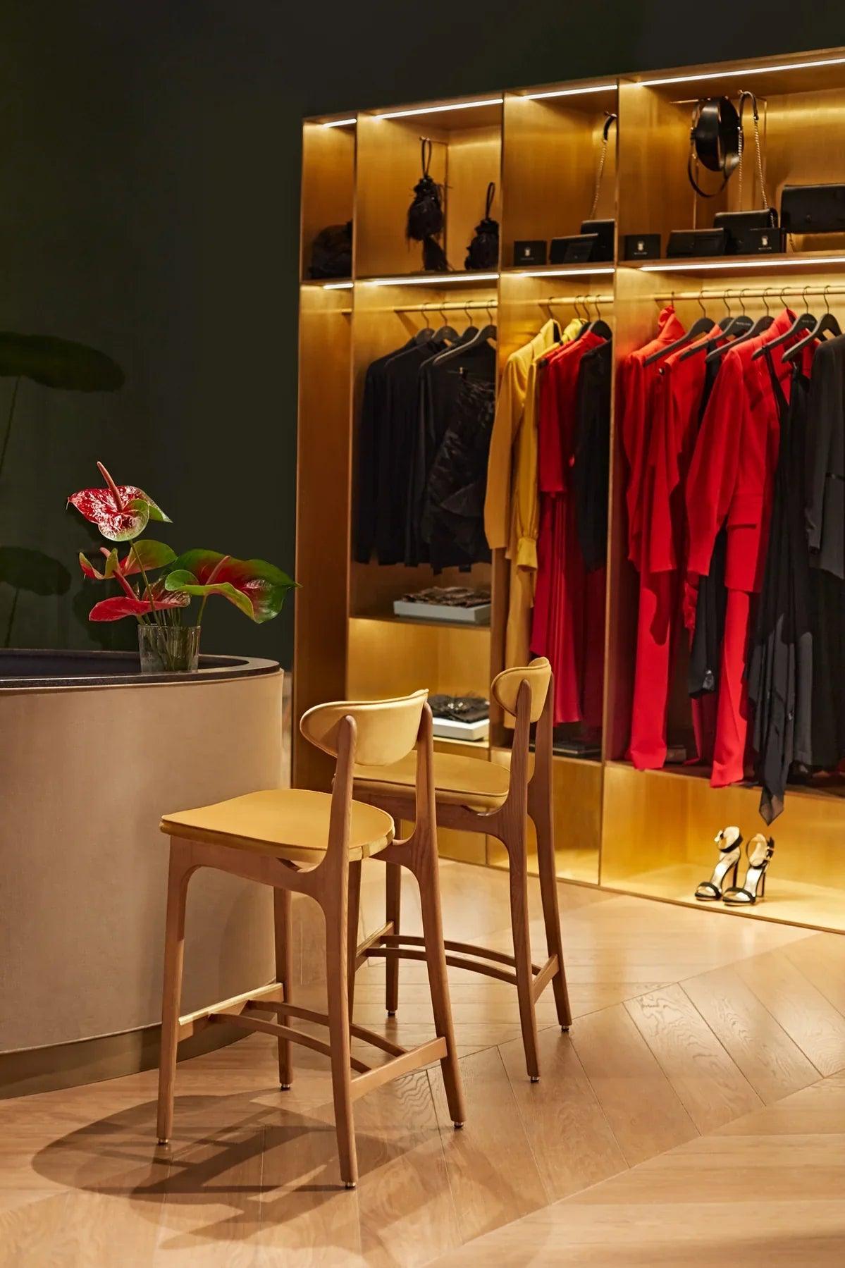 Krzesło barowe 200-190 czerwony w tkaninie Boucle Sierra 366 concept Eye on Design