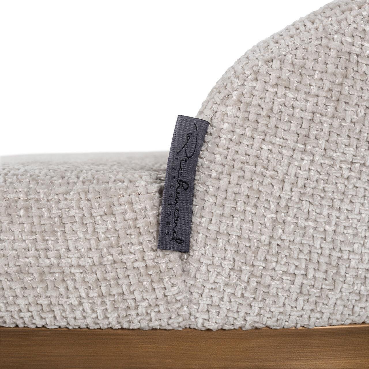 Krzesło barowe BOLTON jasnoszary z mosiężną podstawą Richmond Interiors Eye on Design