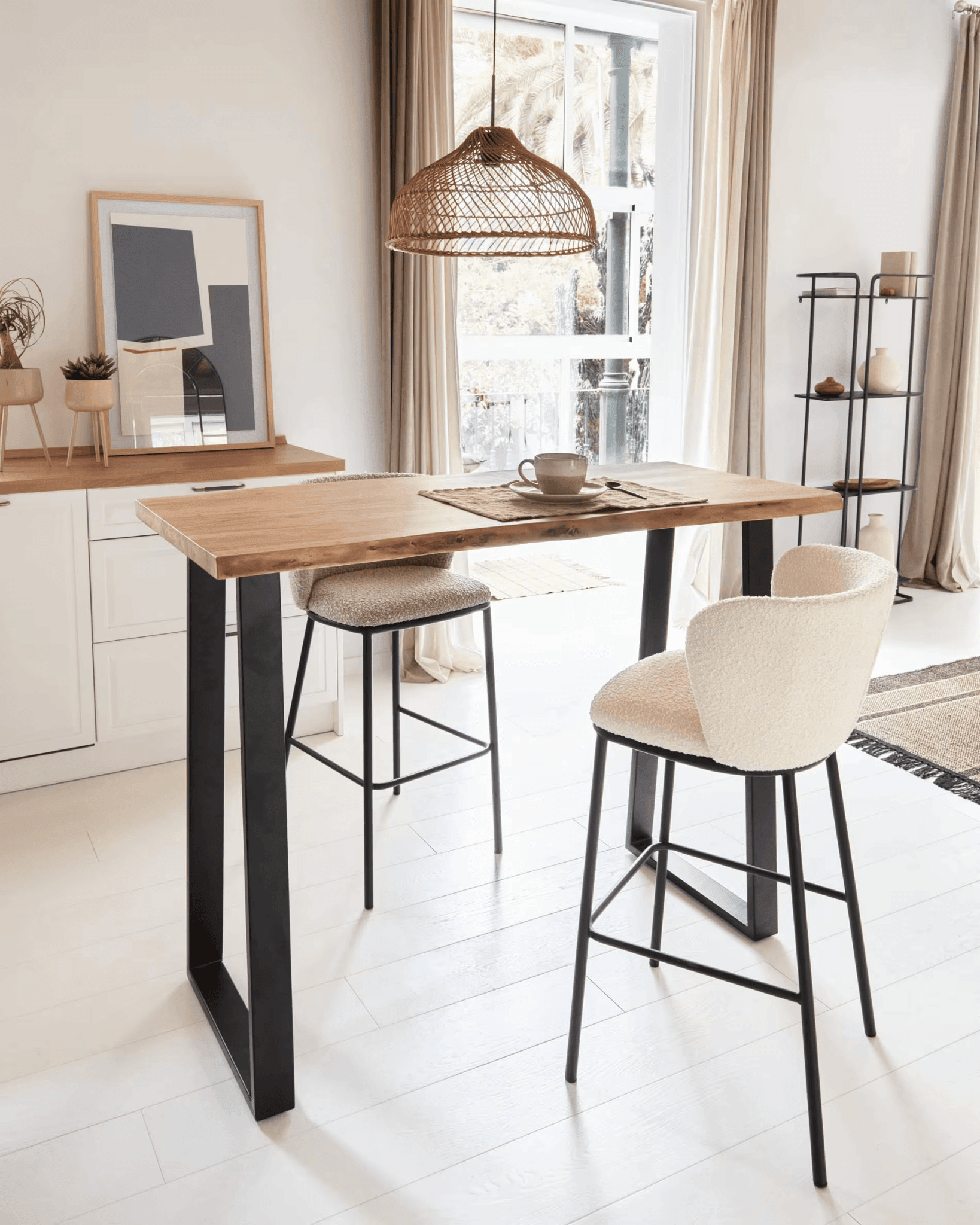 Krzesło barowe CISELIA biały boucle La Forma Eye on Design