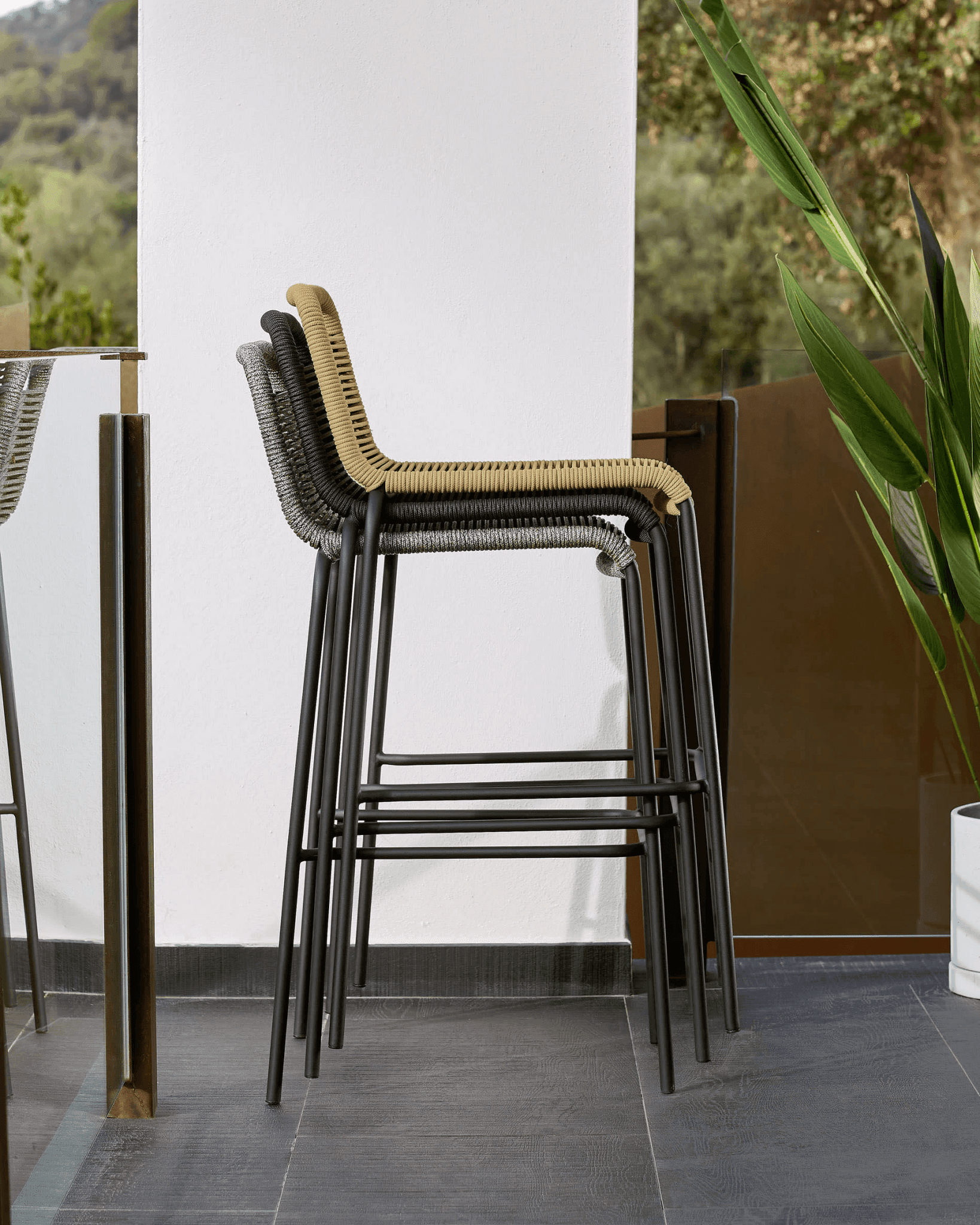 Krzesło barowe ogrodowe LAMTON brązowy La Forma Eye on Design