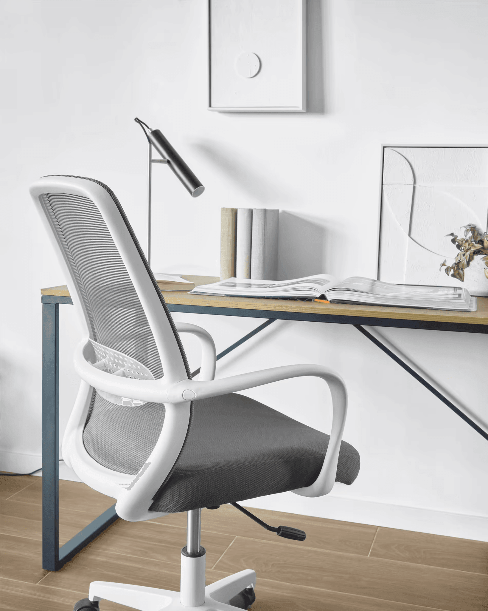 Krzesło biurowe MELVA szary z białą podstawą La Forma Eye on Design