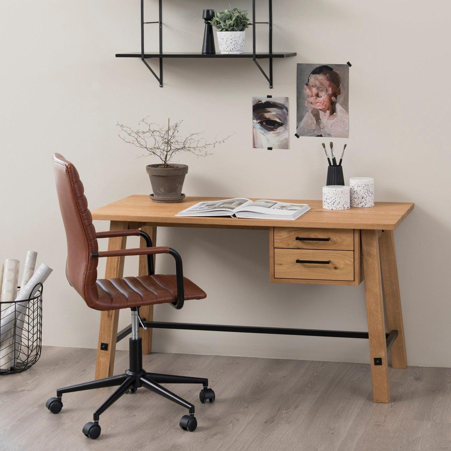 Krzesło biurowe NIKLAS brandy ekoskóra z czarną podstawą Actona Eye on Design