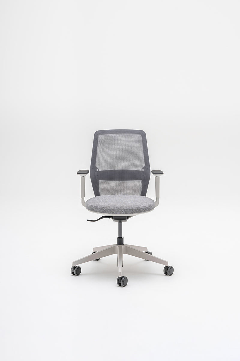 Fauteuil met geperforeerde rugleuning EVO, verstelbare basis met wielen voor harde oppervlakken