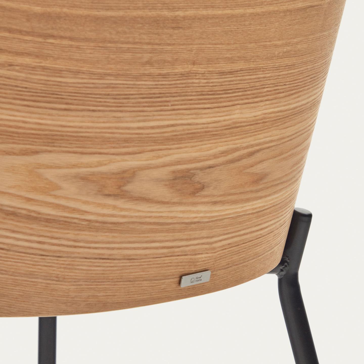 Krzesło EAMY jasnoszary z jesionowym wykończeniem La Forma Eye on Design