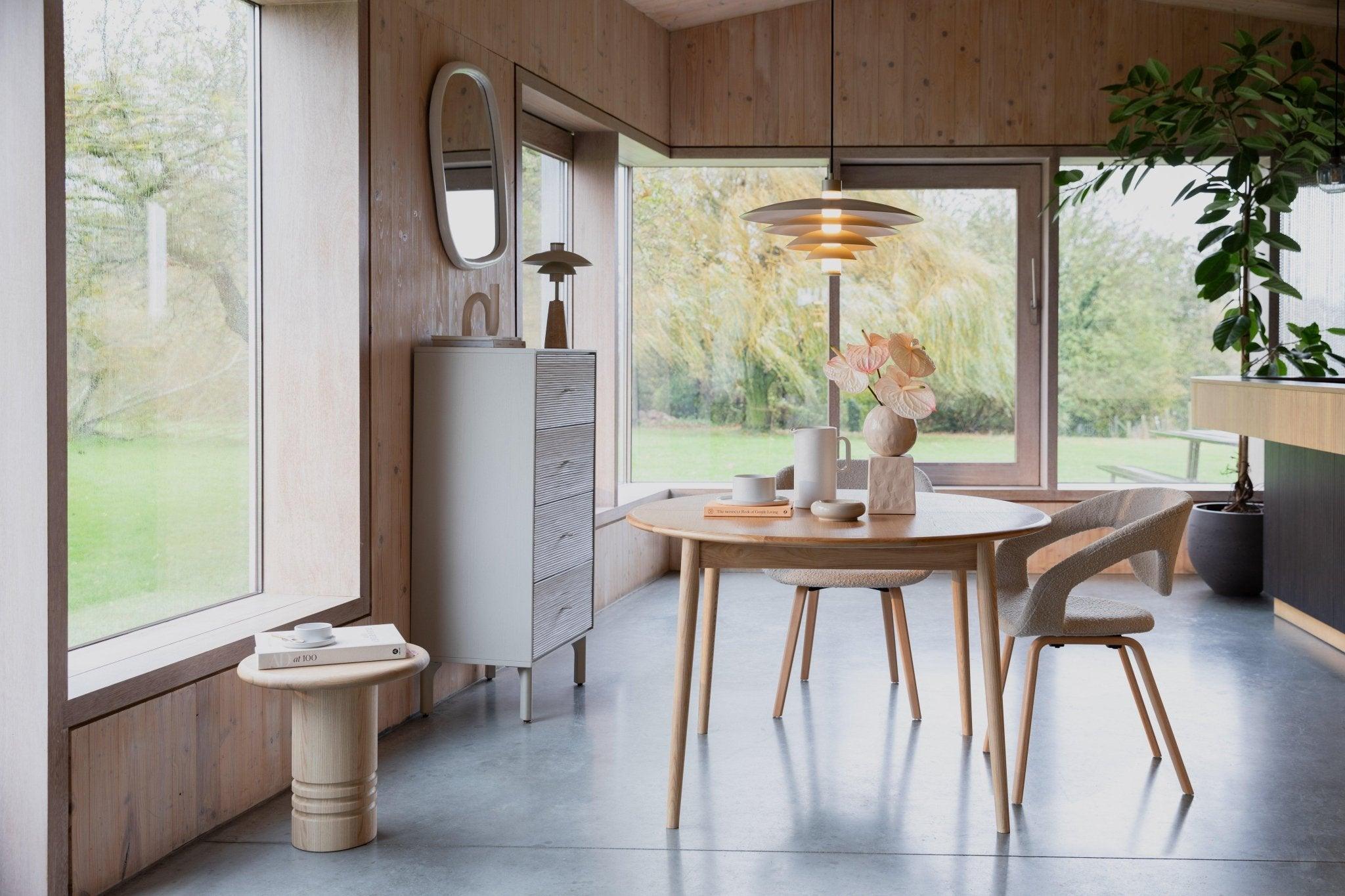 Krzesło FLEXBACK beżowy z drewnianą podstawą Zuiver Eye on Design