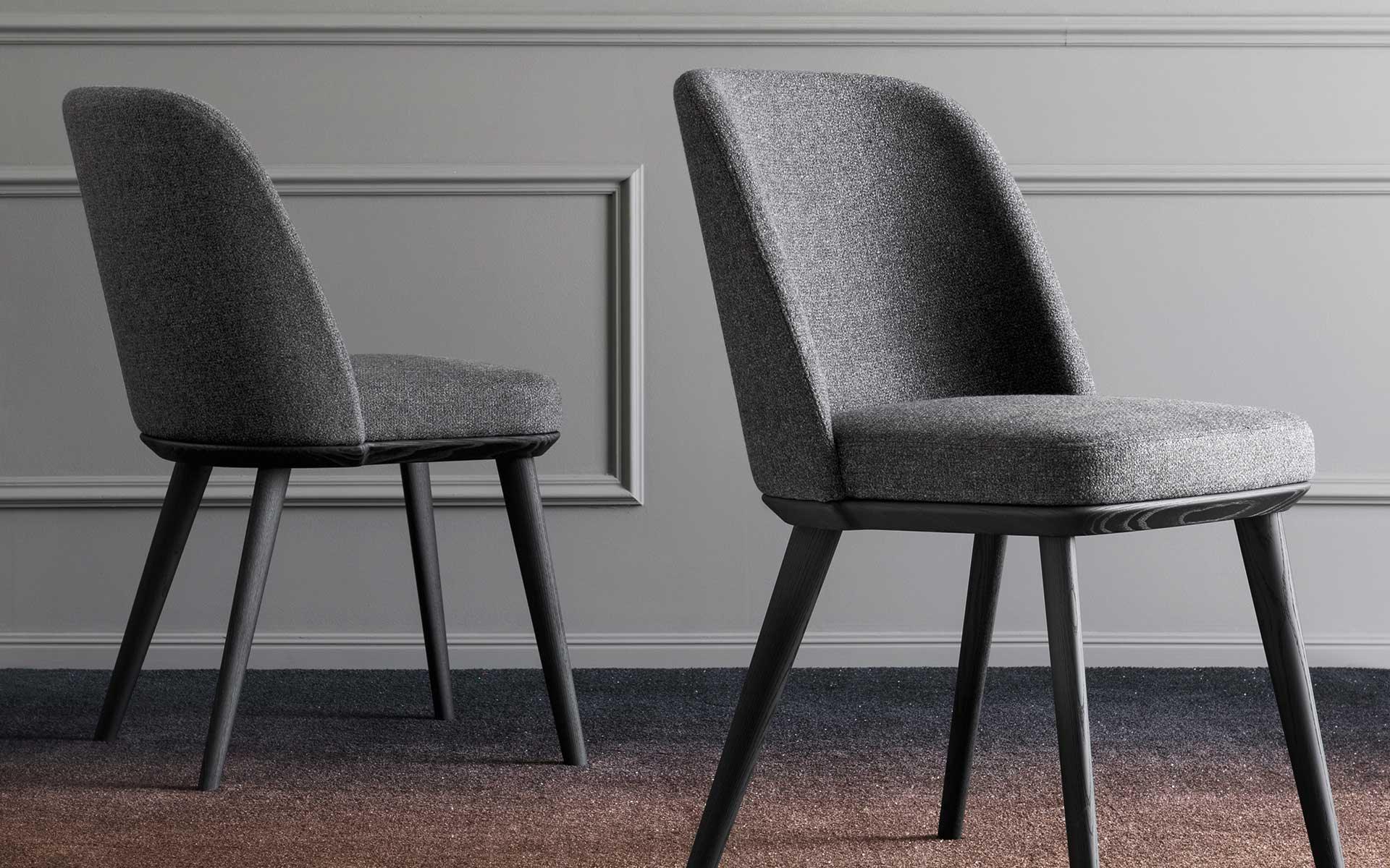 Krzesło FOYER boucle antracyt z drewnianą podstawą Calligaris Eye on Design